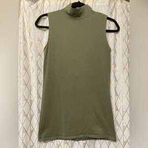 Duluth Trading Co No-Yank Mock Neck Tank